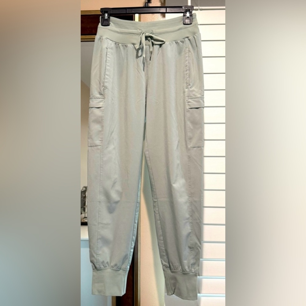 Calia Everywhere Utility Cargo Joggers • XS • Sage Green